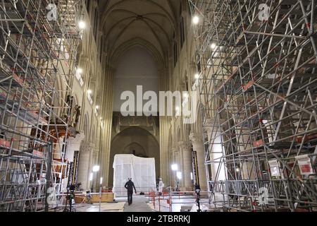 Paris, France. 08th Dec, 2023. © PHOTOPQR/LE PARISIEN/Delphine Goldsztejn ; Paris ; 08/12/2023 ; Le chantier de Notre-Dame de Paris un an avant la réouverture au public. Le 08/12/2023 Photo : Delphine Goldsztejn Notre-Dame de Paris Cathedral on the Ile de la Cite in Paris, on December 8, 2023, during its reconstruction after the fire that destroyed the Cathedral April 15, 2019. Credit: MAXPPP/Alamy Live News Stock Photo