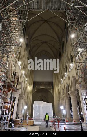 Paris, France. 08th Dec, 2023. © PHOTOPQR/LE PARISIEN/Delphine Goldsztejn ; Paris ; 08/12/2023 ; Le chantier de Notre-Dame de Paris un an avant la réouverture au public. Le 08/12/2023 Photo : Delphine Goldsztejn Notre-Dame de Paris Cathedral on the Ile de la Cite in Paris, on December 8, 2023, during its reconstruction after the fire that destroyed the Cathedral April 15, 2019. Credit: MAXPPP/Alamy Live News Stock Photo