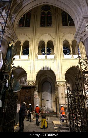 Paris, France. 08th Dec, 2023. © PHOTOPQR/LE PARISIEN/Delphine Goldsztejn ; Paris ; 08/12/2023 ; Le chantier de Notre-Dame de Paris un an avant la réouverture au public. Le 08/12/2023 Photo : Delphine Goldsztejn Notre-Dame de Paris Cathedral on the Ile de la Cite in Paris, on December 8, 2023, during its reconstruction after the fire that destroyed the Cathedral April 15, 2019. Credit: MAXPPP/Alamy Live News Stock Photo