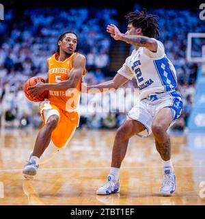 Chapel Hill, NC, USA. 29th Nov, 2023. Tennessee Volunteers guard Zakai Zeigler (5) drives on North Carolina Tar Heels guard Elliot Cadeau (2) during the second half of the NCAA basketball matchup at Dean Smith Center in Chapel Hill, NC. (Scott Kinser/CSM). Credit: csm/Alamy Live News Stock Photo