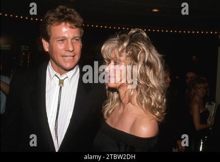 **FILE PHOTO** Ryan O'Neal Has Passed Away. Ryan O'Neal and Farrah Fawcett Circa 1980's Credit: Ralph Dominguez/MediaPunch Stock Photo