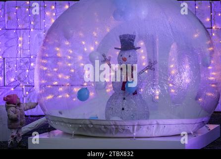Vancouver, Canada. 8th Dec, 2023. A child is attracted by a snowman installation at the PNE Winter Fair at the Pacific National Exhibition in Vancouver, British Columbia, Canada, Dec. 8, 2023. Credit: Liang Sen/Xinhua/Alamy Live News Stock Photo