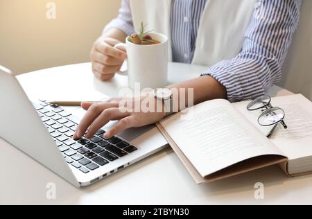 A woman who works or creates alone in a cafe Stock Photo