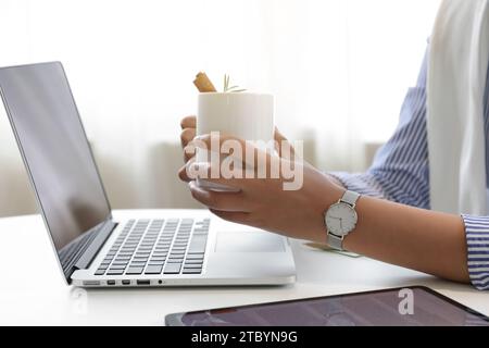 A woman who works or creates alone in a cafe Stock Photo