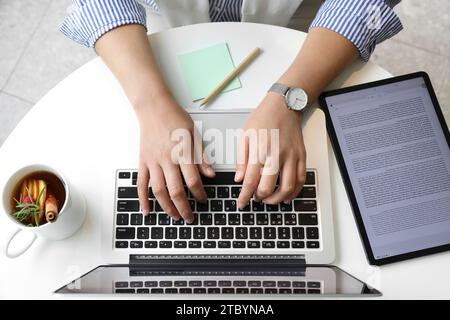 A woman who works or creates alone in a cafe Stock Photo