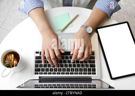 A woman who works or creates alone in a cafe Stock Photo