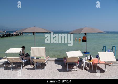 Spiaggia Lido delle Bionde by Lago di Garda (Lake Garda) in Sirmione, Province of Brescia, Lombardy, Italy © Wojciech Strozyk / Alamy Stock Photo Stock Photo