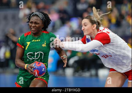 Cameroons Laeticia Petronie Ateba Engadi and Croatias Sara Šenvald during saturdays game in the handboll world championship in Scandinavium arena, Gothenburg, Sweden on december 09, 2023. Foto: Adam Ihse/TT/kod 9200 Credit: TT News Agency/Alamy Live News Stock Photo