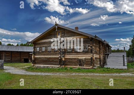 Russian old wooden house in national style Stock Photo - Alamy