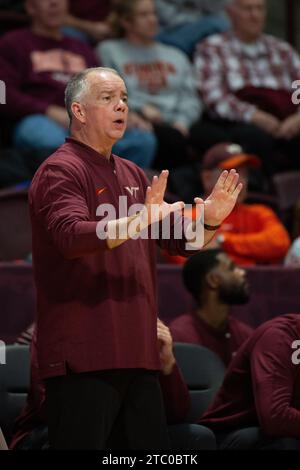 Blacksburg, VA, USA. 9th Dec, 2023. Virginia Tech Hokies head coach Mike Young coaches from the sideline during the NCAA basketball game between the Valparaiso Beacons and the Virginia Hokies at Cassell Coliseum in Blacksburg, VA. Jonathan Huff/CSM/Alamy Live News Stock Photo