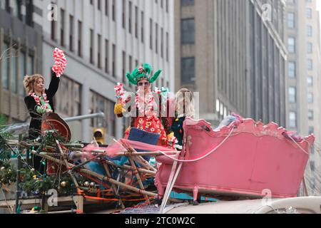 Ny, USA. 8th Dec, 2023. New York, USA, December 09, 2023 - Thousands of Peoples Dressed in Santa Costume Celebrated today the 2023 SANTACON in New York City. Photo: Luiz Rampelotto/EuropaNewswire.Editorial Use Only. Not for Commercial USAGE! (Credit Image: © Luiz Rampelotto/ZUMA Press Wire) EDITORIAL USAGE ONLY! Not for Commercial USAGE! Stock Photo