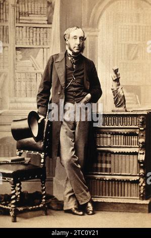 1865 ca , London , GREAT BRITAIN : The british Thomas Blizard CURLING ( 1811 - 1888 ),  renowned  great surgeon . Photo by Camille-Léon-Louis SILVY ( 1834 - 1910 ), London .  -  CHIRURGO  - foto storiche - HISTORY - scienziato - scientist - portrait - ritratto - GRAND BRETAGNA  - DOTTORE - MEDICO - MEDICINA - medicine - SCIENZA - SCIENCE  - SCIENZIATO - busto - VENERE DI MILO - Vinus of Milo - statua - statue - scultura - sculpture  - beard - barba - cappello a cilindro - top hat ---  Archivio GBB Stock Photo