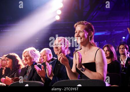 Berlin, Germany. 09th Dec, 2023. Sandra Hüller, actress, reigns in the award for best actress for the film 'Anatomy of a Case' at the European Film Awards in the Arena Berlin. The film prize has been awarded by the European Film Academy (EFA) since 1988. Credit: Annette Riedl/dpa/Alamy Live News Stock Photo