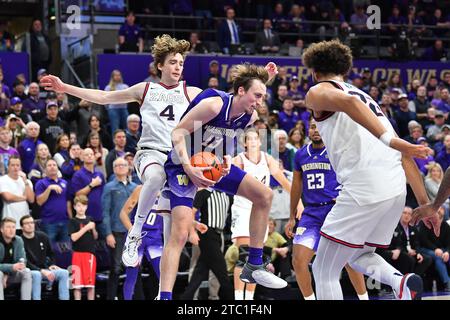 Seattle, WA, USA. 09th Dec, 2023. Washington Huskies forward Moses Wood (13) holds a rebound at the end of the game during the NCAA basketball game between the Gonzaga Bulldogs and Washington Huskies at Hec Edmundson Pavilion in Seattle, WA. Washington defeated Gonzaga 78-73. Steve Faber/CSM/Alamy Live News Stock Photo