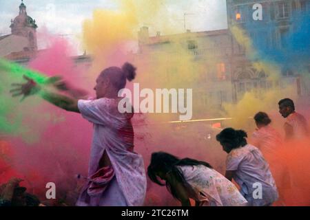 Street Arts Festival. Wandering danced 'The Color of Time' by the Company Artonik of Marseille in Rochefort, France Stock Photo