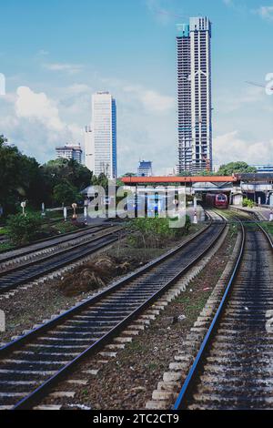 View of trains in Colombo, Sri Lanka Stock Photo - Alamy