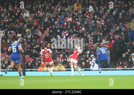 Emirates Stadium, London, UK. 10th Dec, 2023. Womens Super League, Arsenal versus Chelsea; Johanna Rytting Kaneryd of Chelsea shoots and score in the 13th minute for 1-1. Credit: Action Plus Sports/Alamy Live News Stock Photo