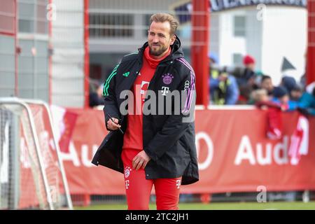 Muenchen, Deutschland. 10th Dec, 2023. Harry Kane (FC Bayern Muenchen, #09), Oeffentliches Training, FC Bayern Muenchen, Fussball, Saison 23/24, 10.12.2023, Foto: Eibner-Pressefoto/Jenni Maul Credit: dpa/Alamy Live News Stock Photo