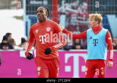 Muenchen, Deutschland. 10th Dec, 2023. Mathys Tel (FC Bayern Muenchen, #39), Oeffentliches Training, FC Bayern Muenchen, Fussball, Saison 23/24, 10.12.2023, Foto: Eibner-Pressefoto/Jenni Maul Credit: dpa/Alamy Live News Stock Photo