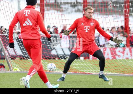 Muenchen, Deutschland. 10th Dec, 2023. Daniel Peretz (FC Bayern Muenchen, #18), Oeffentliches Training, FC Bayern Muenchen, Fussball, Saison 23/24, 10.12.2023, Foto: Eibner-Pressefoto/Jenni Maul Credit: dpa/Alamy Live News Stock Photo