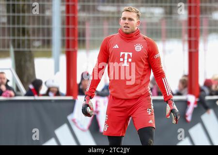 Muenchen, Deutschland. 10th Dec, 2023. Daniel Peretz (FC Bayern Muenchen, #18), Oeffentliches Training, FC Bayern Muenchen, Fussball, Saison 23/24, 10.12.2023, Foto: Eibner-Pressefoto/Jenni Maul Credit: dpa/Alamy Live News Stock Photo