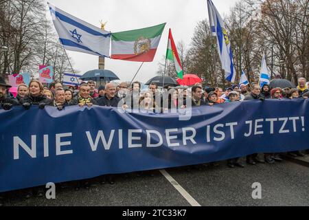 Berlin, Germany. 10th Dec, 2023. On December 10, 2023, a considerable crowd convened in Berlin, Germany, for a protest titled ''Solidarity event for peaceful and respectful coexistence in our city and our country. Against antisemitism, racism, and xenophobia.'' Starting at 1 PM at the Victory Column (Grosser Stern), this demonstration proceeded along Strasse des 17. Juni and concluded at the Brandenburg Gate. The event attracted a diverse array of participants, emerging as a collective response to the ongoing conflict that commenced on October 7, 2023, between Israel and Hamas-led Palestini Stock Photo