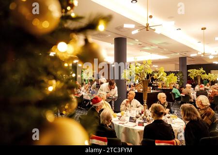 LELYSTAD - Elderly people during a Christmas dinner of the National Fund for the Elderly in a Van der Valk. The dinner was organized to bring people over 65 together against loneliness around the holidays. ANP ROBIN VAN LONKHUIJSEN netherlands out - belgium out Stock Photo