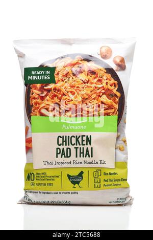 IRIVNE, CALIFORNIA - 10 DEC 2023: A package of Pulmuone Chicken Pad Thai, Gluten Free, rice noodle kit. Stock Photo