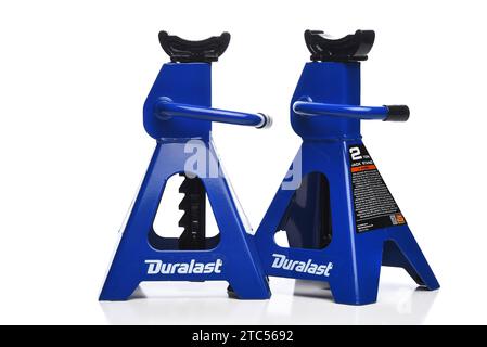 IRIVNE, CALIFORNIA - 10 DEC 2023: A pair of Duralast 2-ton Jack Stands. Stock Photo