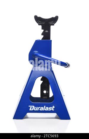 IRIVNE, CALIFORNIA - 10 DEC 2023: A single Duralast 2-ton Jack Stand. Stock Photo