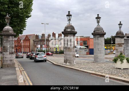 Dublino - Chesterfield Ave all'uscita di Saint James' Phoenix Park Stock Photo