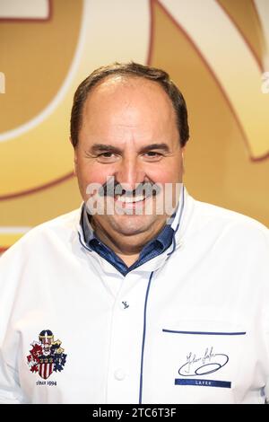 Fernsehkoch Johann Lafer AUT - Roter Teppich ZDF Show Spendengala zugunsten der Deutschen Krebshilfe Willkommen bei Carmen Nebel aus der TUI Arena in Hannover - Fotografiert am 30.09.2017 *** TV chef Johann Lafer AUT Red Carpet ZDF Show Donation Gala in favor of the German Cancer Aid Welcome to Carmen Nebel from the TUI Arena in Hanover Photographed on 30 09 2017 Pressebuero Schroedter Stock Photo