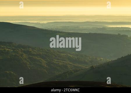 Sunrise over Bannau Brycheiniog, formerly known as the Brecon Beacons from the summit of Sugar Loaf mountain, Abergavenny, Powys, Wales, UK.  Spring ( Stock Photo