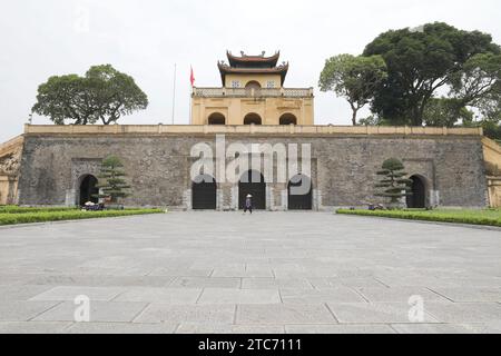 (231211) -- BEIJING, Dec. 11, 2023 (Xinhua) -- This photo taken on Aug. 23, 2019 shows Doan Mon (South Gate) of the Imperial Citadel of Thang Long in Hanoi, capital of Vietnam.  The Vietnamese capital city of Hanoi, located on the Red River Delta, is an ancient city with a history of more than a thousand years. With natural scenery and subtropical city view, it draws lots of visitors from home and abroad. (Xinhua/Wang Di) Stock Photo