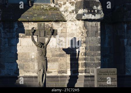 Stone cross with shadows, cathedral cemetery near Cologne Cathedral, Cologne, North Rhine-Westphalia, Germany, Europe Stock Photo