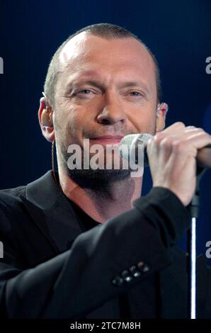 Milan Italy 2005-03-21 : Biagio Antonacci,Italian singer, during live concert at the 'Music For Asia' musical event at the Forum d'Assago Stock Photo