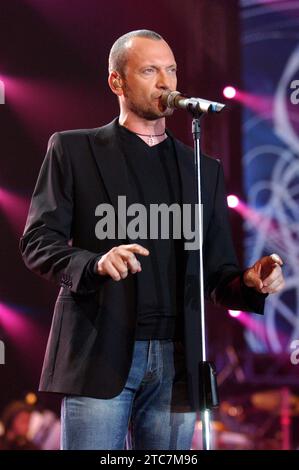 Milan Italy 2005-03-21 : Biagio Antonacci,Italian singer, during live concert at the 'Music For Asia' musical event at the Forum d'Assago Stock Photo