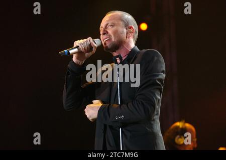 Milan Italy 2005-03-21 : Biagio Antonacci,Italian singer, during live concert at the 'Music For Asia' musical event at the Forum d'Assago Stock Photo