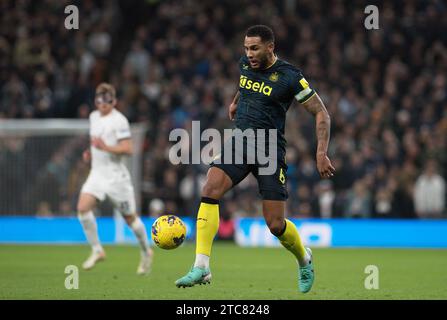 London, UK. 10th Dec, 2023. Jamaal Lascelles of Newcastle Utd in action. Premier League match, Tottenham Hotspur v Newcastle Utd at the Tottenham Hotspur Stadium in London on Sunday 10th December 2023 . this image may only be used for Editorial purposes. Editorial use only pic by Sandra Mailer/Andrew Orchard sports photography/Alamy Live news Credit: Andrew Orchard sports photography/Alamy Live News Stock Photo