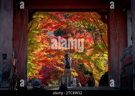 tourists at the entrance to Daigo-ji temple in Kyoto Stock Photo