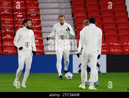 Bayern Munich's Harry Kane (centre) during the training session at Old Trafford, Manchester. Picture date: Monday December 11, 2023. Stock Photo