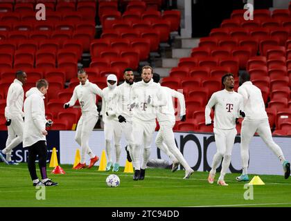 Bayern Munich's Harry Kane (centre) during the training session at Old Trafford, Manchester. Picture date: Monday December 11, 2023. Stock Photo