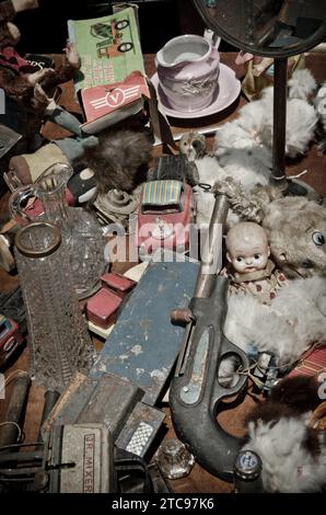 Flea market in Hell's Kitchen, NYC, New York City Stock Photo - Alamy