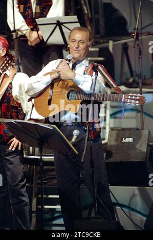 Milan Italy 1999-05-22 : Renzo Arbore, Italian singer, during the live concert at the theater Stock Photo