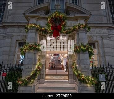 London, UK. 11th Dec, 2023.. A bustling and dry evening in central London with thousands viewing the impressive Christmas decorations in Westminster. Image: Decorated entrance to Christie’s auction house in King Street. Credit: Malcolm Park/Alamy Live News Stock Photo