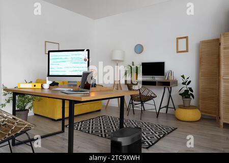 Interior of office with programmer's workplaces Stock Photo - Alamy