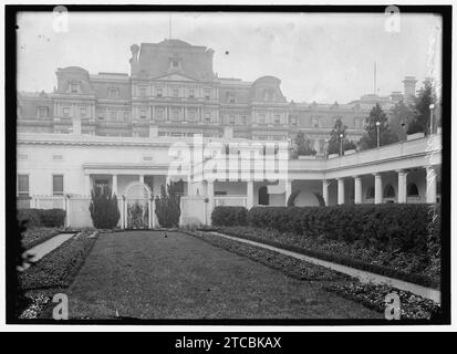 White House, Southwest garden, which replaced the West Colonial garden. View to tent at eastern end Stock Photo