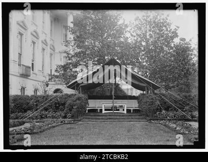 White House, Southwest garden, which replaced the West Colonial garden. View to tent at eastern end Stock Photo