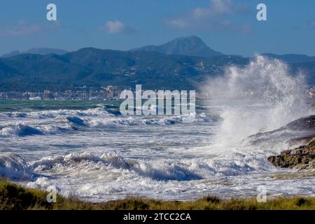 cam Pastilla.Spain-November 5, 2023: storm off the coast of Mallorca at the end of the tourist season, waves crashing on the shore and flying spray Stock Photo