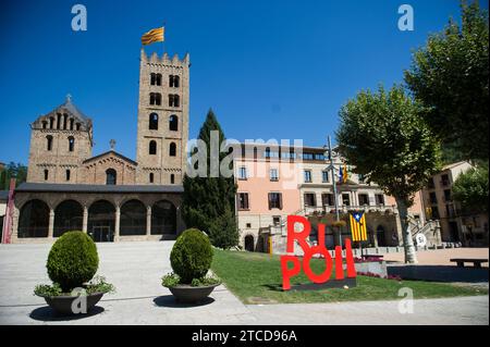 Ripoll (Gerona), 08/22/2017. The monastery of Santa María de Ripoll and the Town Hall. Photo: Inés Baucells Archdc. Credit: Album / Archivo ABC / Inés Baucells Stock Photo